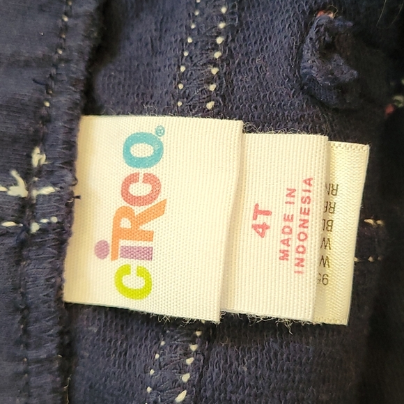 🩷 2 Pairs of Shorts and One Pair of Pants 😁 - Picture 12 of 13